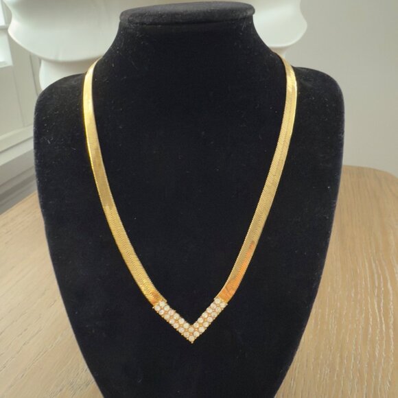 Vintage Gold-Tone V-Shaped Herringbone Necklace Rhinestone Accents - Picture 2 of 9